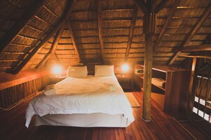 Luxury Cottage, Mountain View, Mountainside | Desk, laptop workspace, blackout drapes, free WiFi