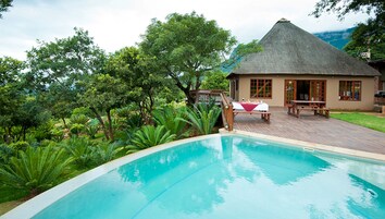 Hồ bơi ngoài trời 