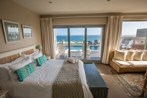 Habitación doble clásica (Sea & Pool View) | Ropa de cama hipoalergénica, decoración personalizada y wifi gratis