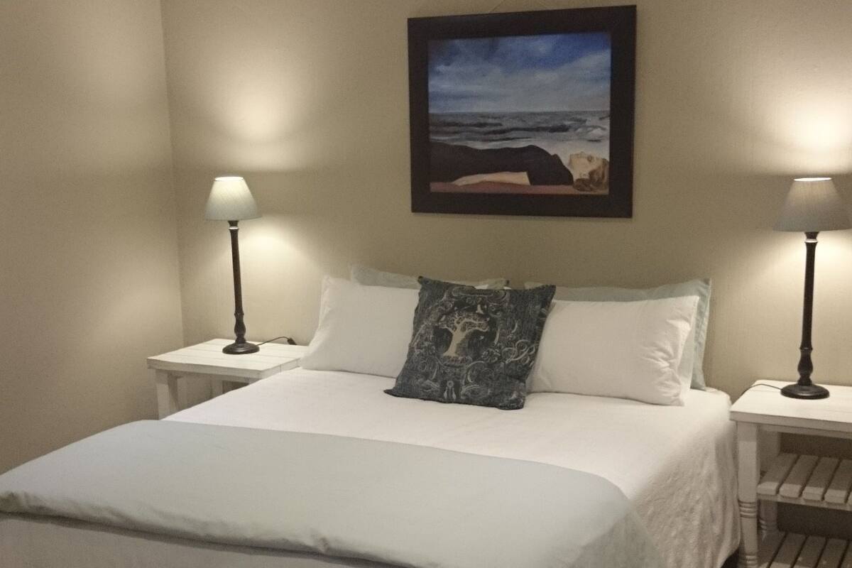 Habitación básica doble, 1 habitación | Ropa de cama hipoalergénica, decoración personalizada y wifi gratis