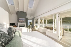 Luxury Suite, 1 Bedroom, Sea Facing | 7 bedrooms, premium bedding, in-room safe, individually decorated - The Knysna Belle (Knysna)