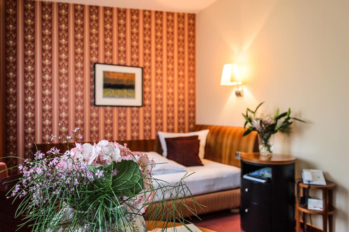 Comfort Single Room, Non Smoking | Minibar, in-room safe, soundproofing, rollaway beds