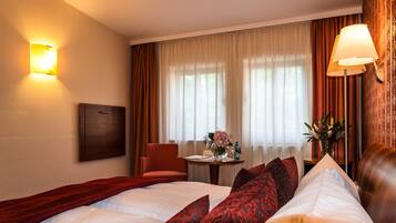 Classic-Doppelzimmer, Nichtraucher | Minibar, Zimmersafe, schallisolierte Zimmer, Zustellbetten