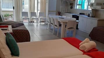 S/Catering Unit - Big Cob | 1 habitación, muebles diferentes y tabla de planchar con plancha