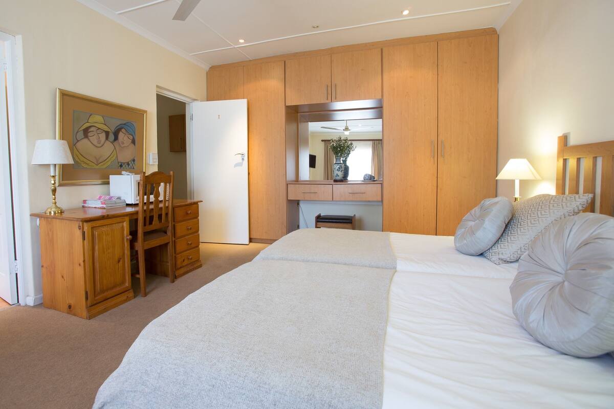 In-room safe, free WiFi