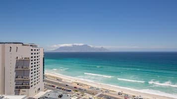 Superior Two Bedroom with Views | Vista a la playa o el mar