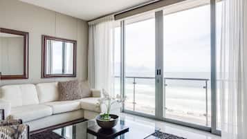 Apartamento estándar, 1 habitación | Zona de estar | Una televisión de pantalla plana