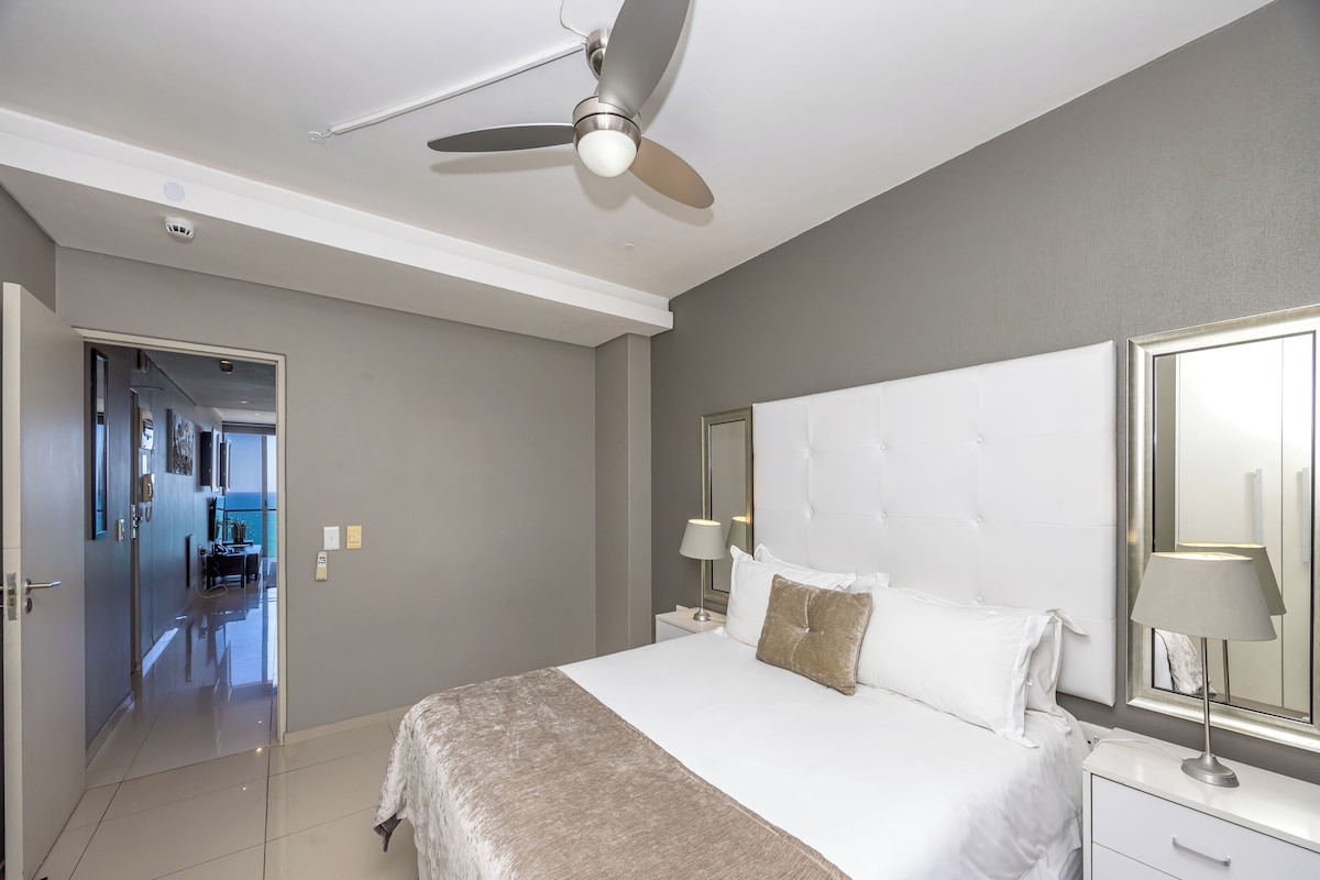 Superior Apartment | Premium bedding, in-room safe, laptop workspace, blackout drapes