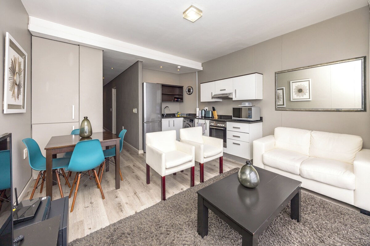 Premium bedding, in-room safe, laptop workspace, blackout drapes