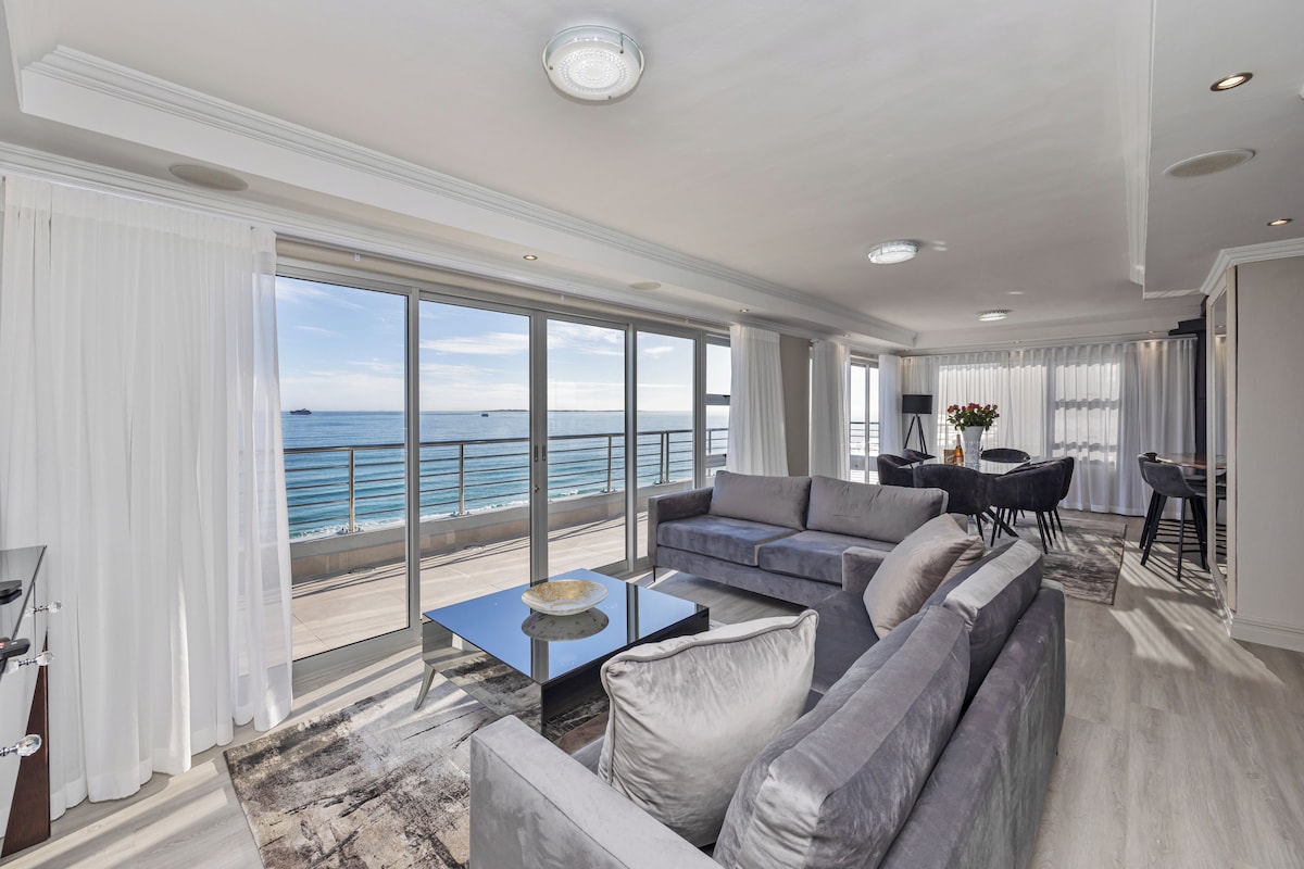 Classic Apartment | Living area | Flat-screen TV