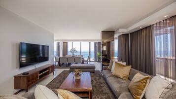 Penthouse | Área de sala de estar | Televisión de pantalla plana