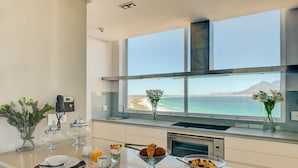The Penthouse on Beach 4 | Private kitchen - The Penthouse on Beach (Cape Town)