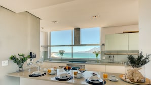 The Penthouse on Beach 4 | In-room dining - The Penthouse on Beach (Cape Town)