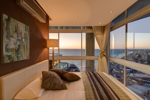 เพนท์เฮาส์ | 3 ห้องนอน, เครื่องนอนระดับพรีเมียม, พื้นที่ทำงานแบบใช้แล็  ปท็อป