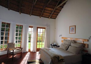 Standard dubbelrum | Sängtillbehör av högsta kvalitet, bäddmadrasser och minibar