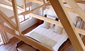 传统客房 | 客房内保险箱、办公桌、隔音、免费 WiFi