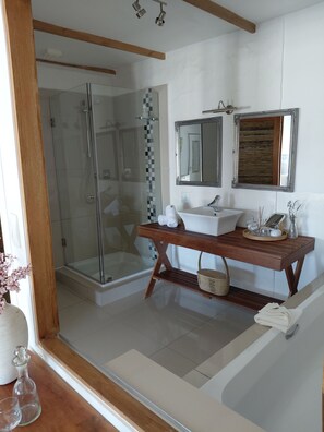 Quarto premium, vista para a montanha (Sea View) | Cofres nos quartos, escrivaninha, quartos à prova de som