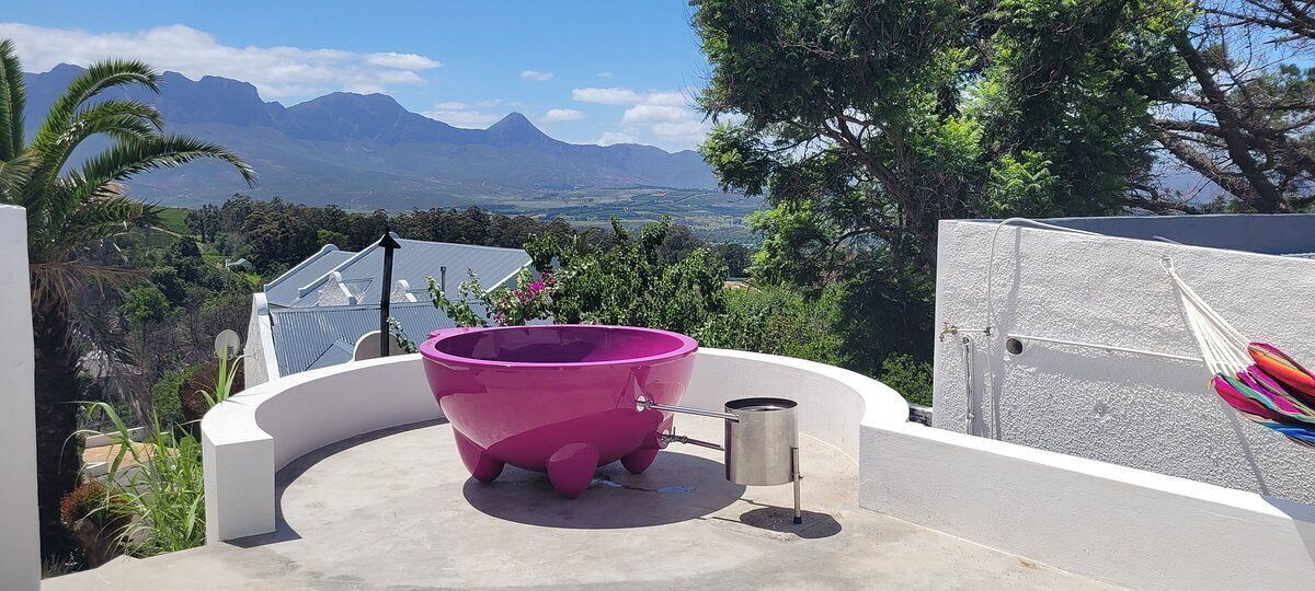 Self Catering Cottage Mountain View | In-room safe, desk, soundproofing, free WiFi