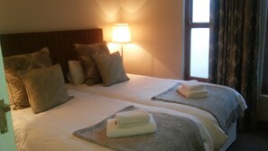 Self Catering Family Apartment | In-room safe, desk, soundproofing, free WiFi - De Molen Guest House (Cape Town)