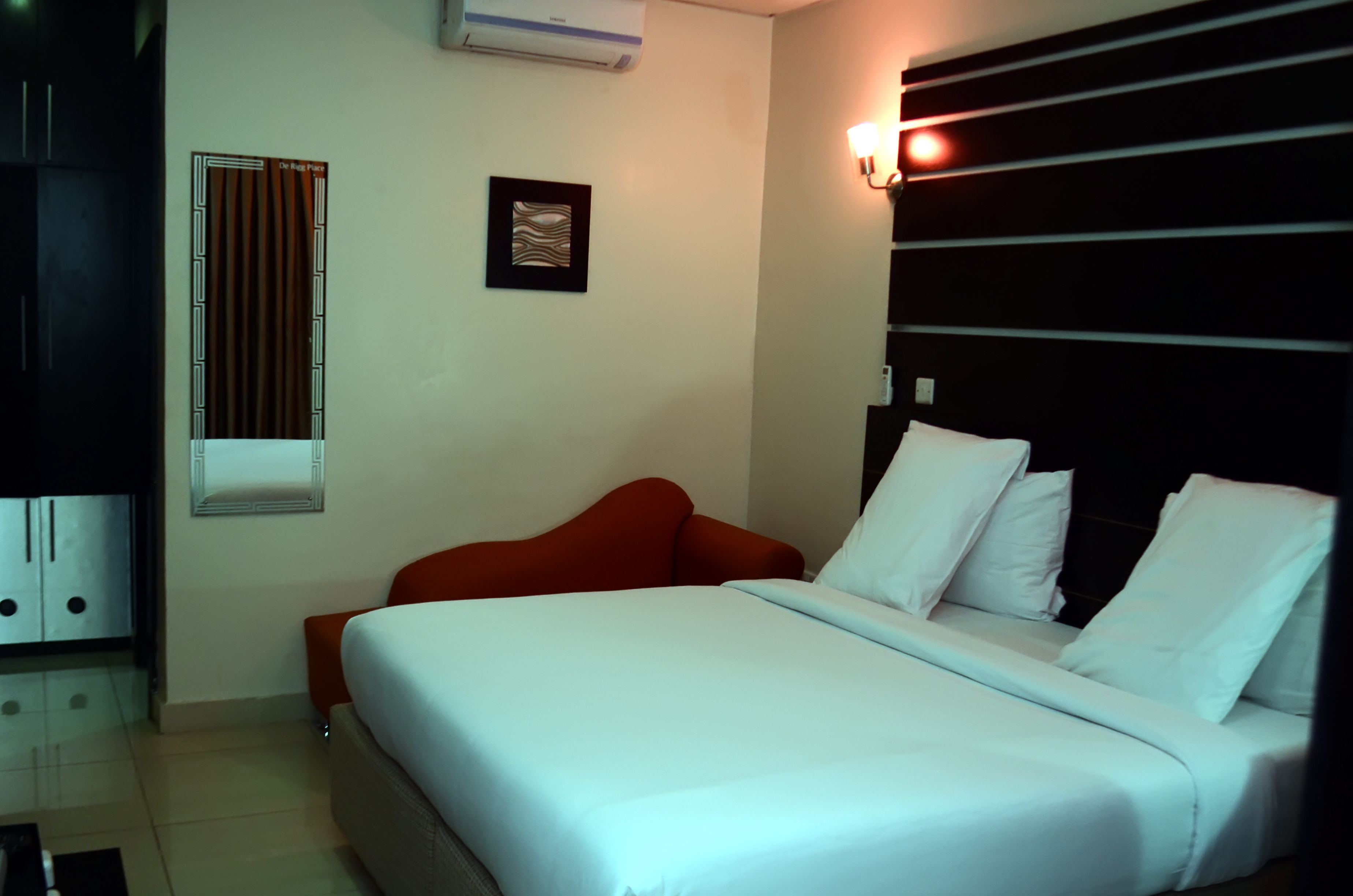 business room | in-room safe, desk, free wifi, bed sheets
