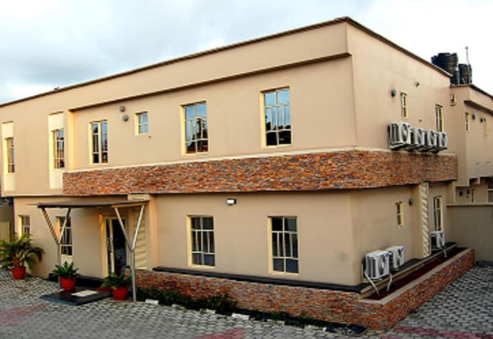 Dreams By Dv8, Surulere