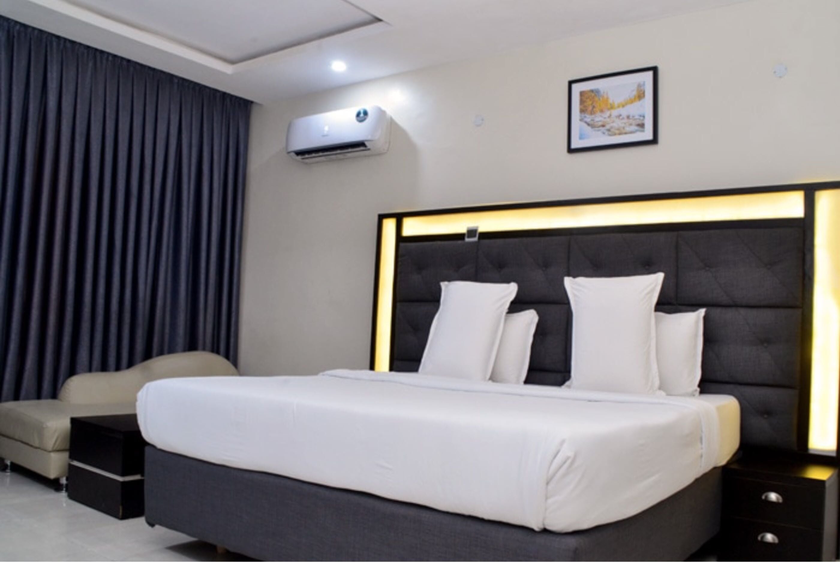 superior room | in-room safe, desk, free wifi, bed sheets