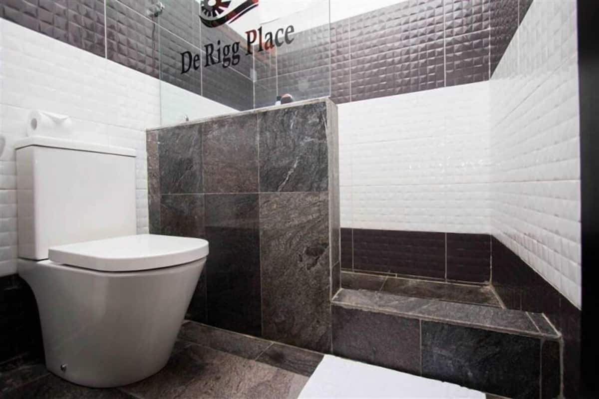 shower, free toiletries, slippers, towels