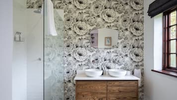 Standard Room, 1 Bedroom (Zulu Room ) | Bathroom shower