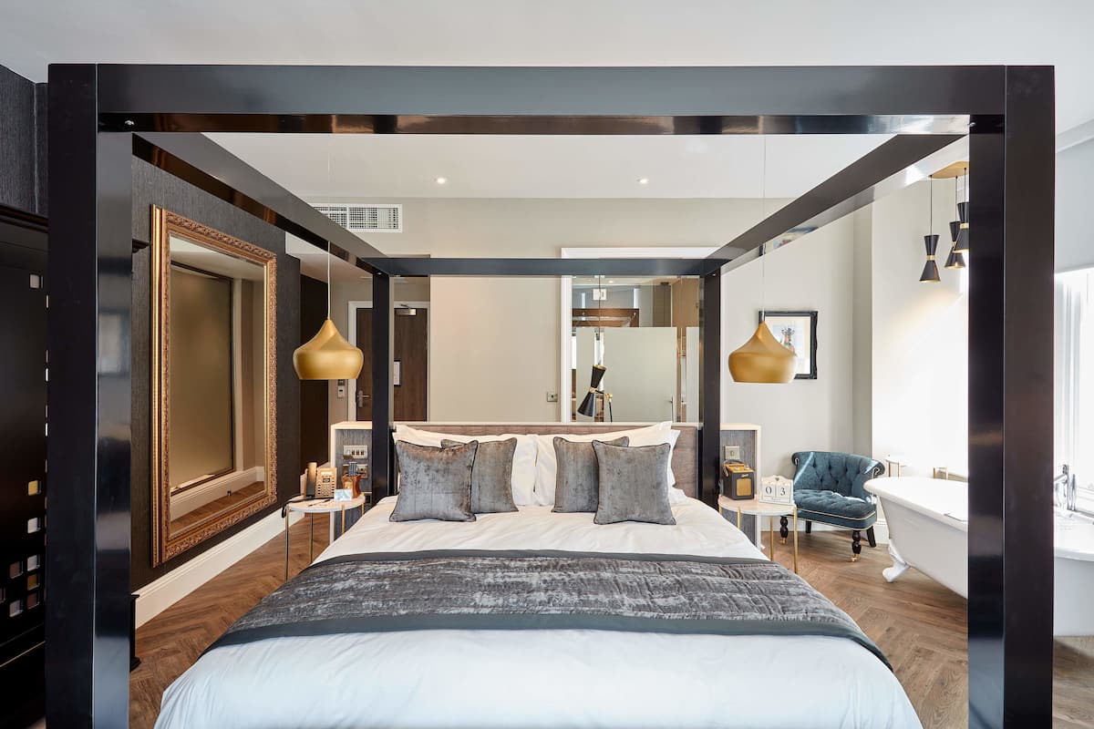 Kendal Suite | Bettwäsche aus ägyptischer Baumwolle, hochwertige Bettwaren, Minibar
