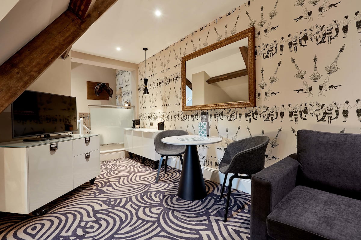 Suite | Bettwäsche aus ägyptischer Baumwolle, hochwertige Bettwaren, Minibar