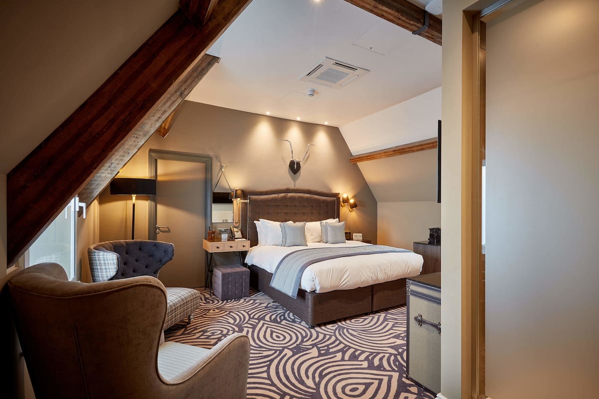 Club-Zimmer | Bettwäsche aus ägyptischer Baumwolle, hochwertige Bettwaren, Minibar