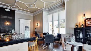 Cocktail bar, garden views, open daily