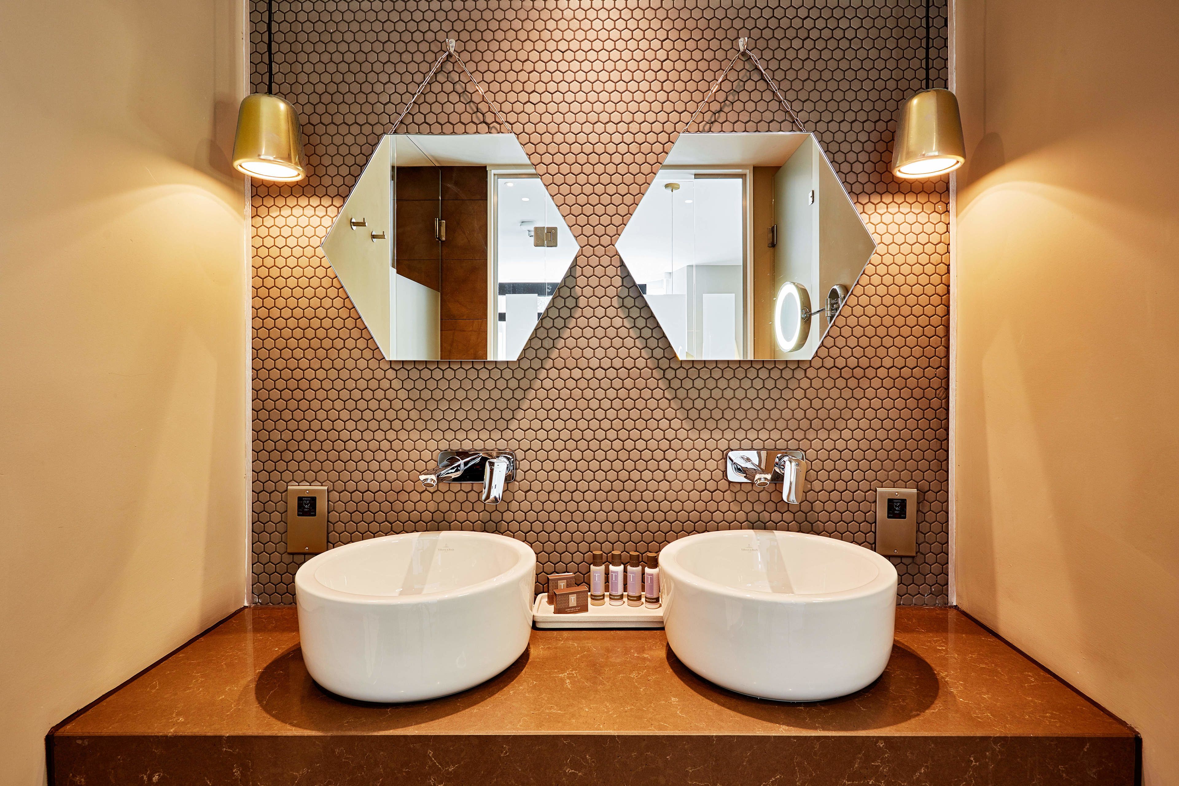 shower, rainfall showerhead, free toiletries, hair dryer