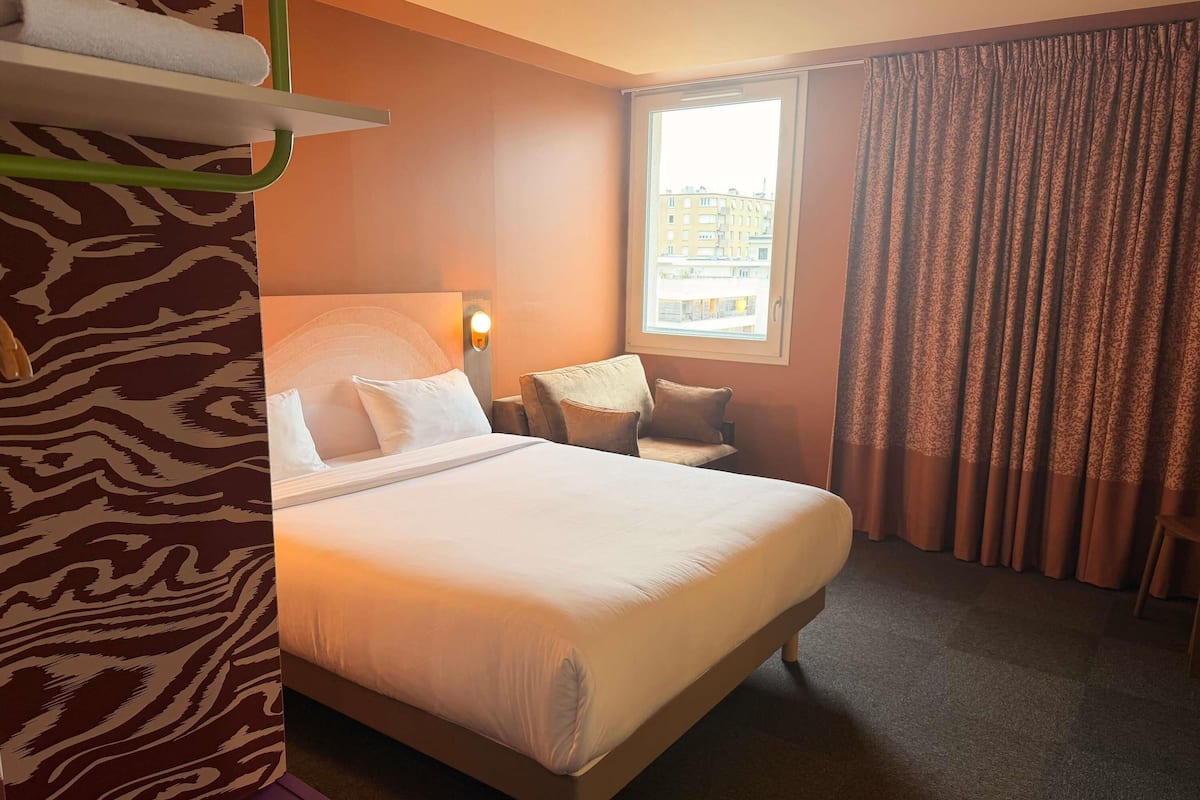 Comfort Room, 1 Double Bed with Sofa bed | Premium bedding, desk, laptop workspace, blackout drapes