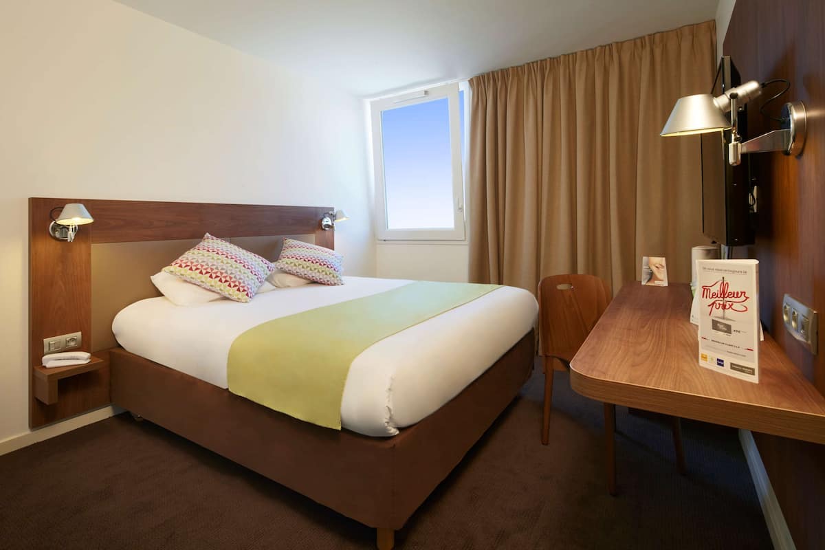 Ropa de cama de alta calidad y escritorio
