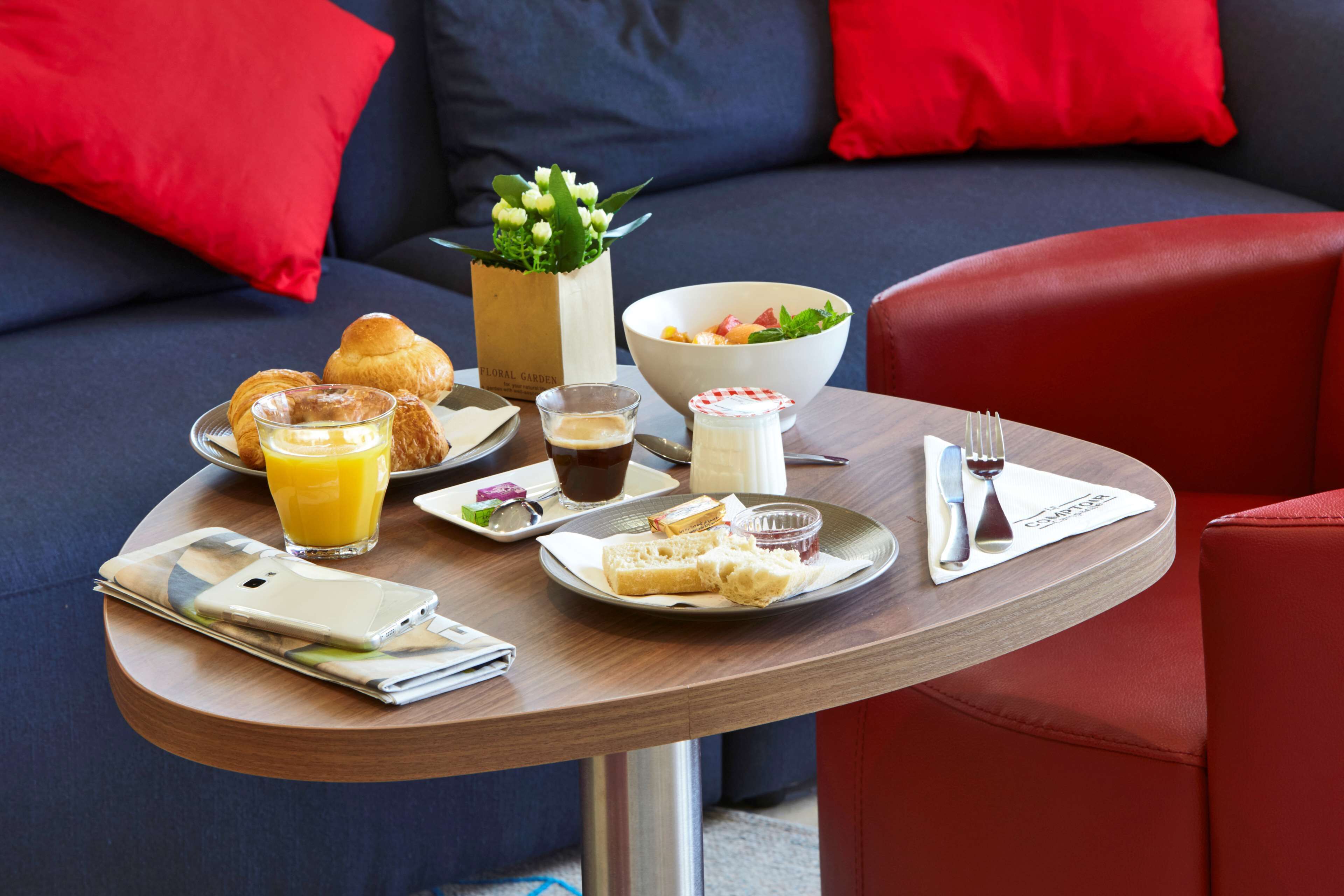 daily continental breakfast (eur 13.9 per person)