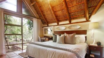 Superior Room | 1 bedroom, premium bedding, minibar, in-room safe