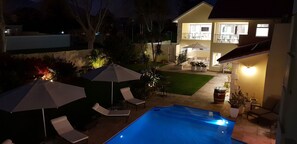 Superior House, 2 Bedrooms, Kitchen, Garden Area (Cabernet) | Courtyard view - Constantia Cottages (Cape Town)