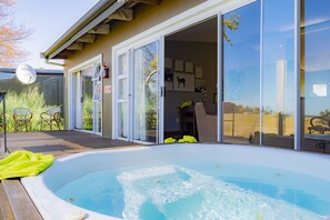 3 Bedroom Self-Catering Cottage (4) | Terrace/patio