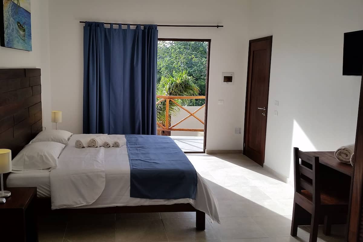 Suite King with Balcony | Draps italiens Frette, literie de qualité supérieure
