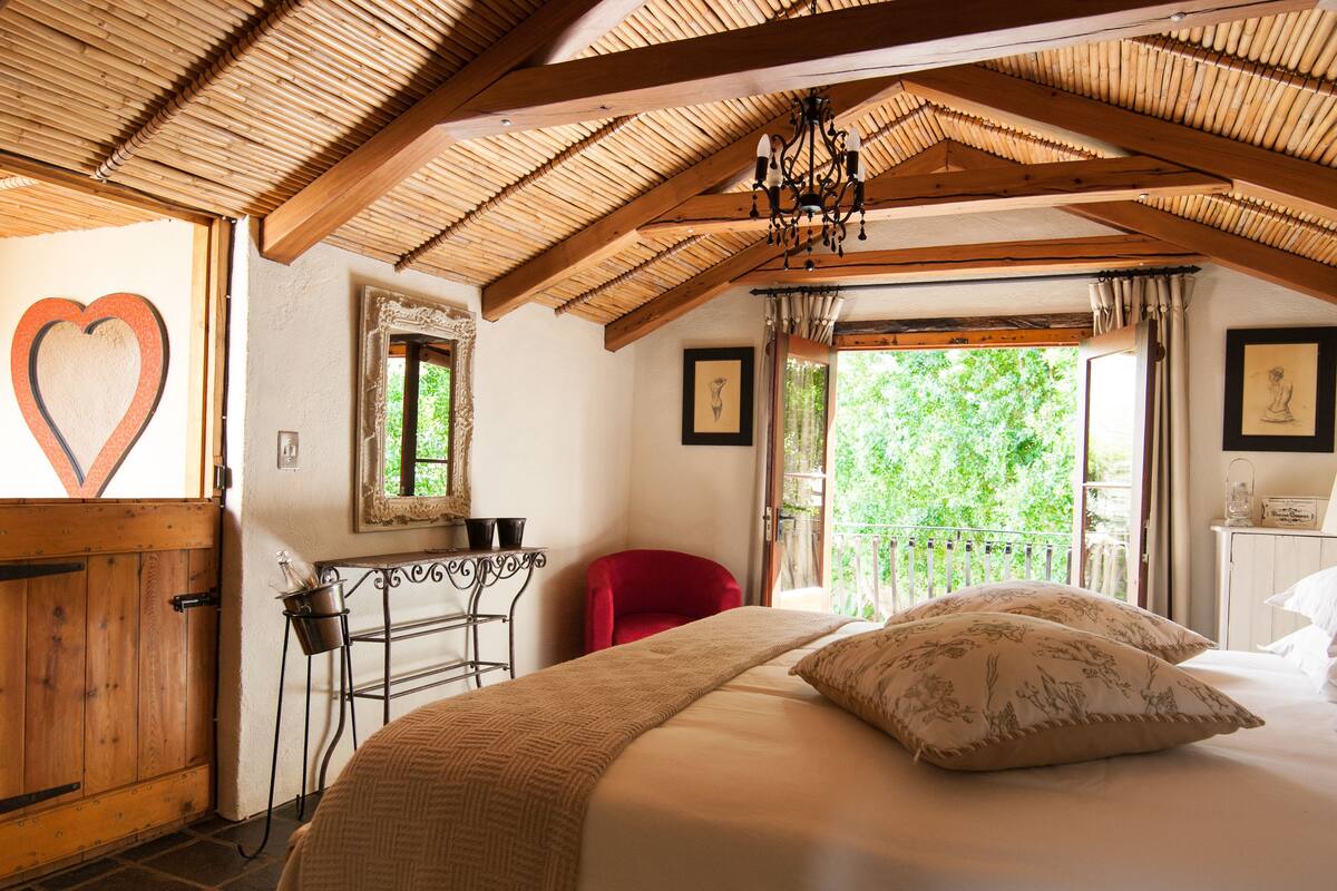 Romantic Double Room, 1 King Bed, Mountain View | Premium bedding, down duvets, minibar, in-room safe