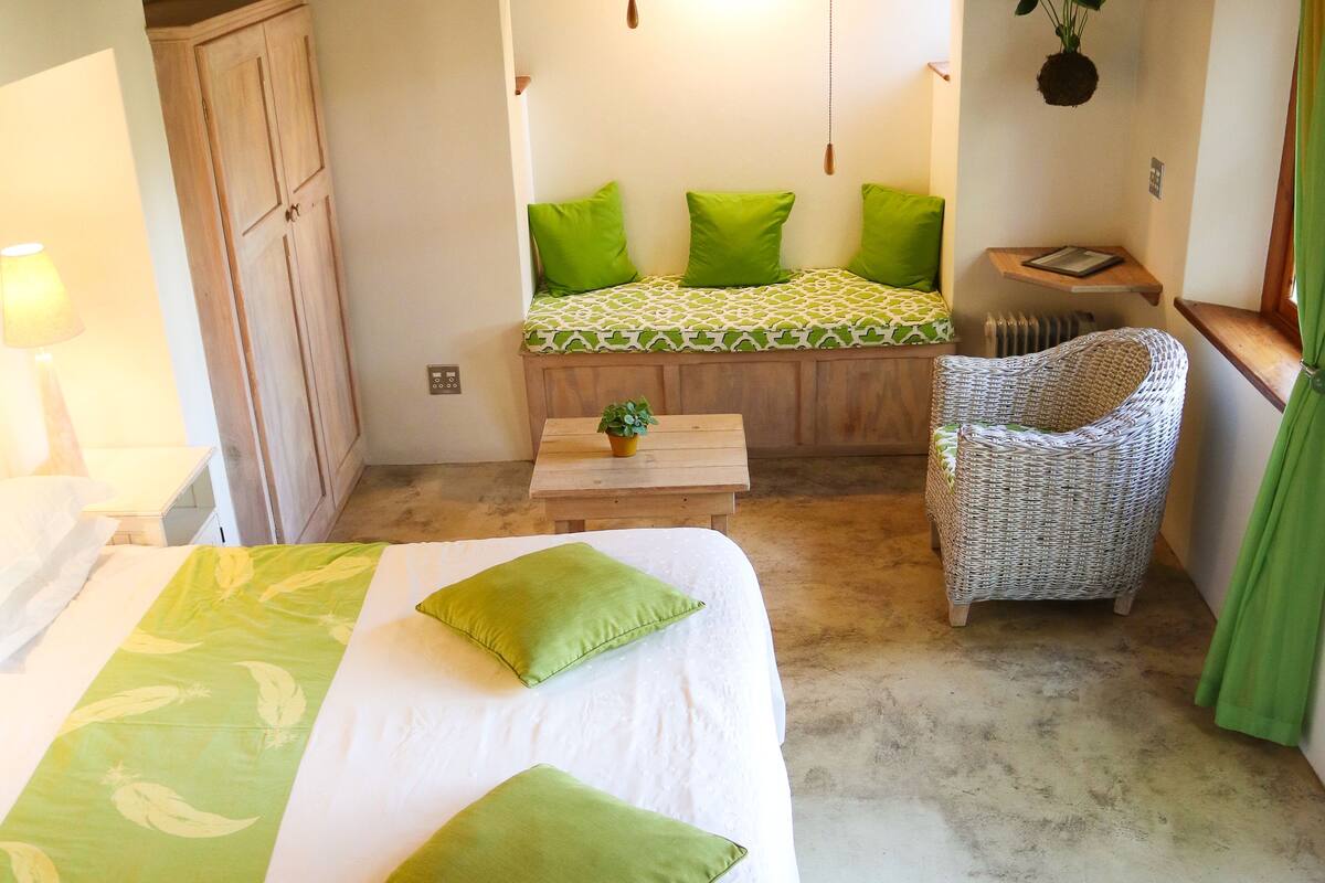 Deluxe Double Room, 1 King Bed, Garden View | Premium bedding, down duvets, minibar, in-room safe