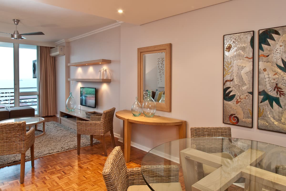 506 Lighthouse Mall (1) | 2 bedrooms, premium bedding, in-room safe, desk