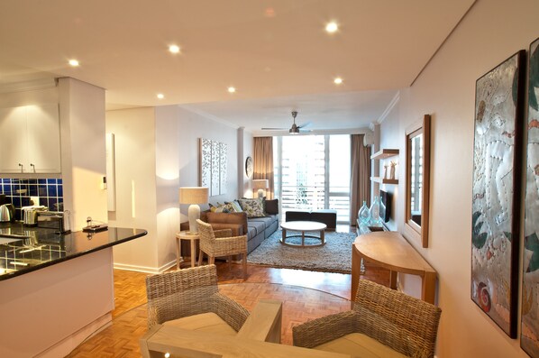 506 Lighthouse Mall (1) | Private kitchen | Full-size fridge, microwave, oven, stovetop - 506 Lighthouse Mall (Umhlanga)