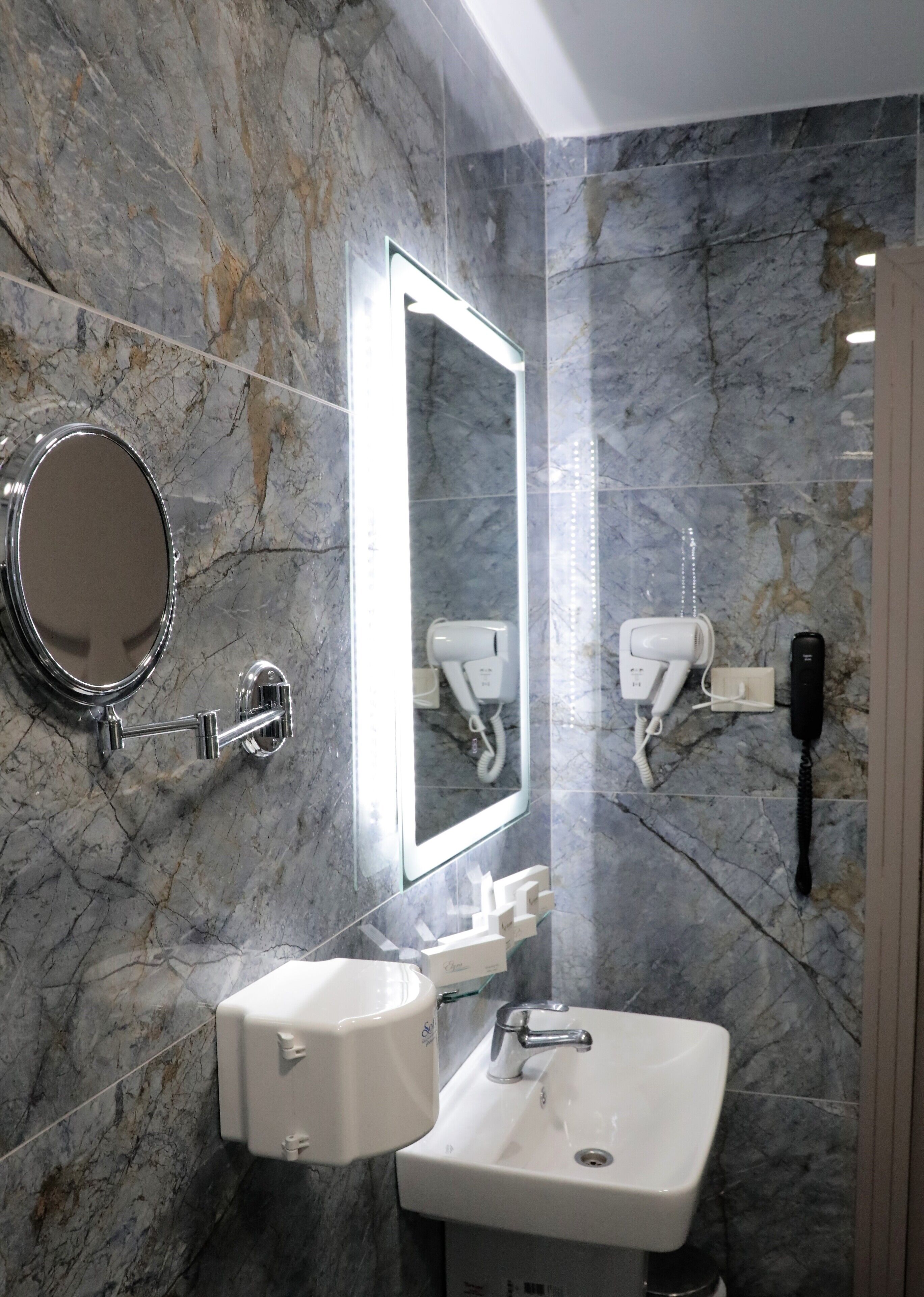 Photo - Nishan Hotel