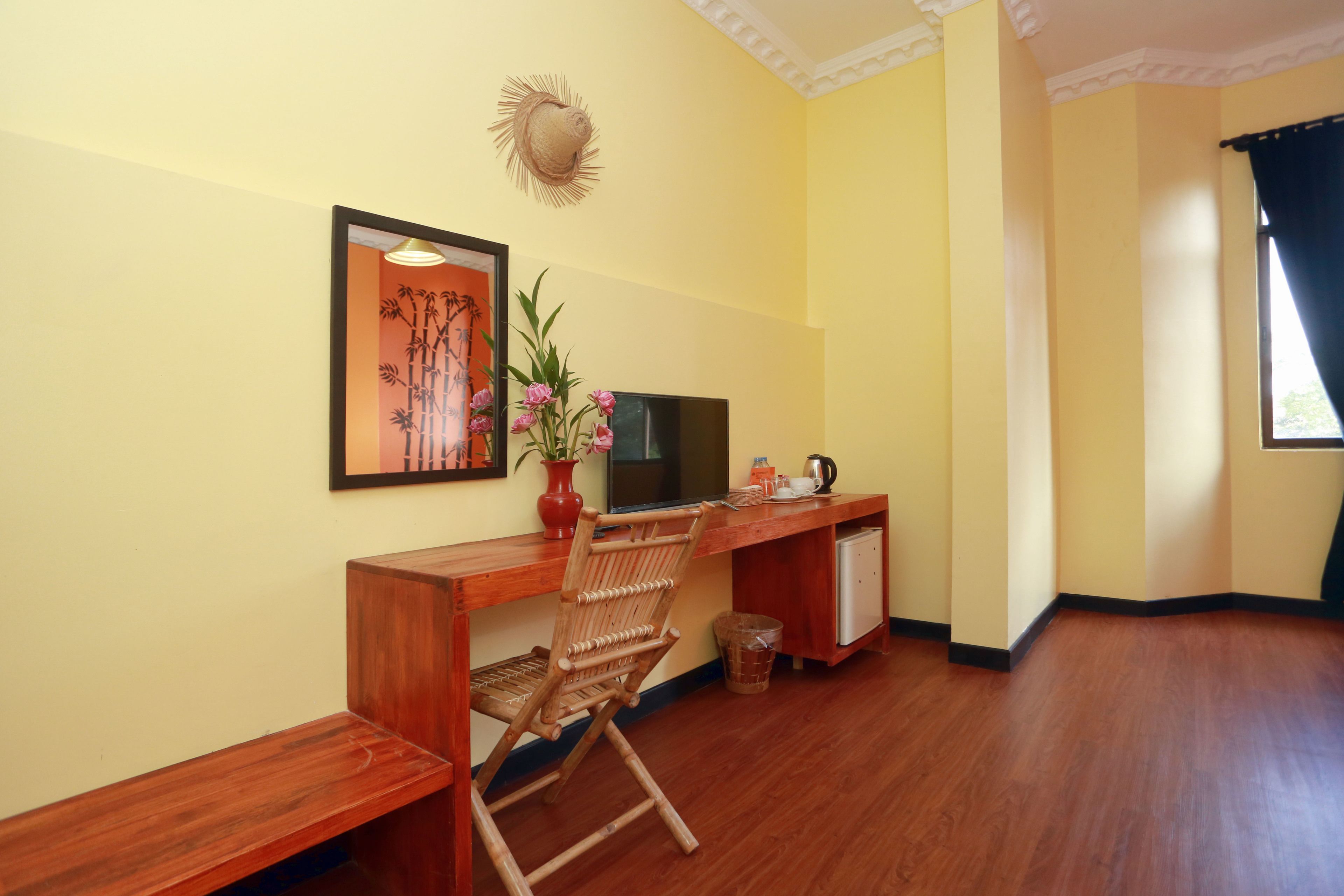 studio with pool view | minibar, in-room safe, individually decorated, individually furnished