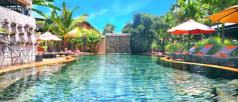 Kolam renang outdoor