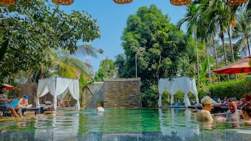 2 bars/lounges, swim-up bar, poolside bar