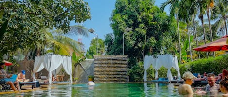 2 bars/lounges, swim-up bar, poolside bar