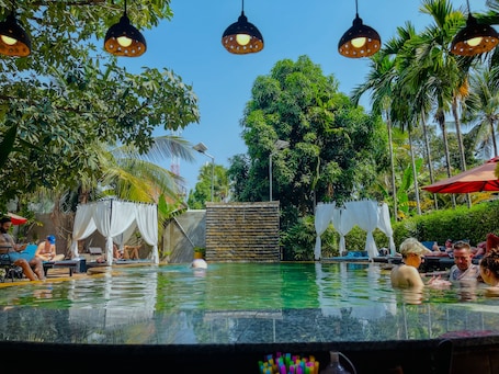 2 bars/lounges, swim-up bar, poolside bar. Central Indochine d’Angkor Hotel